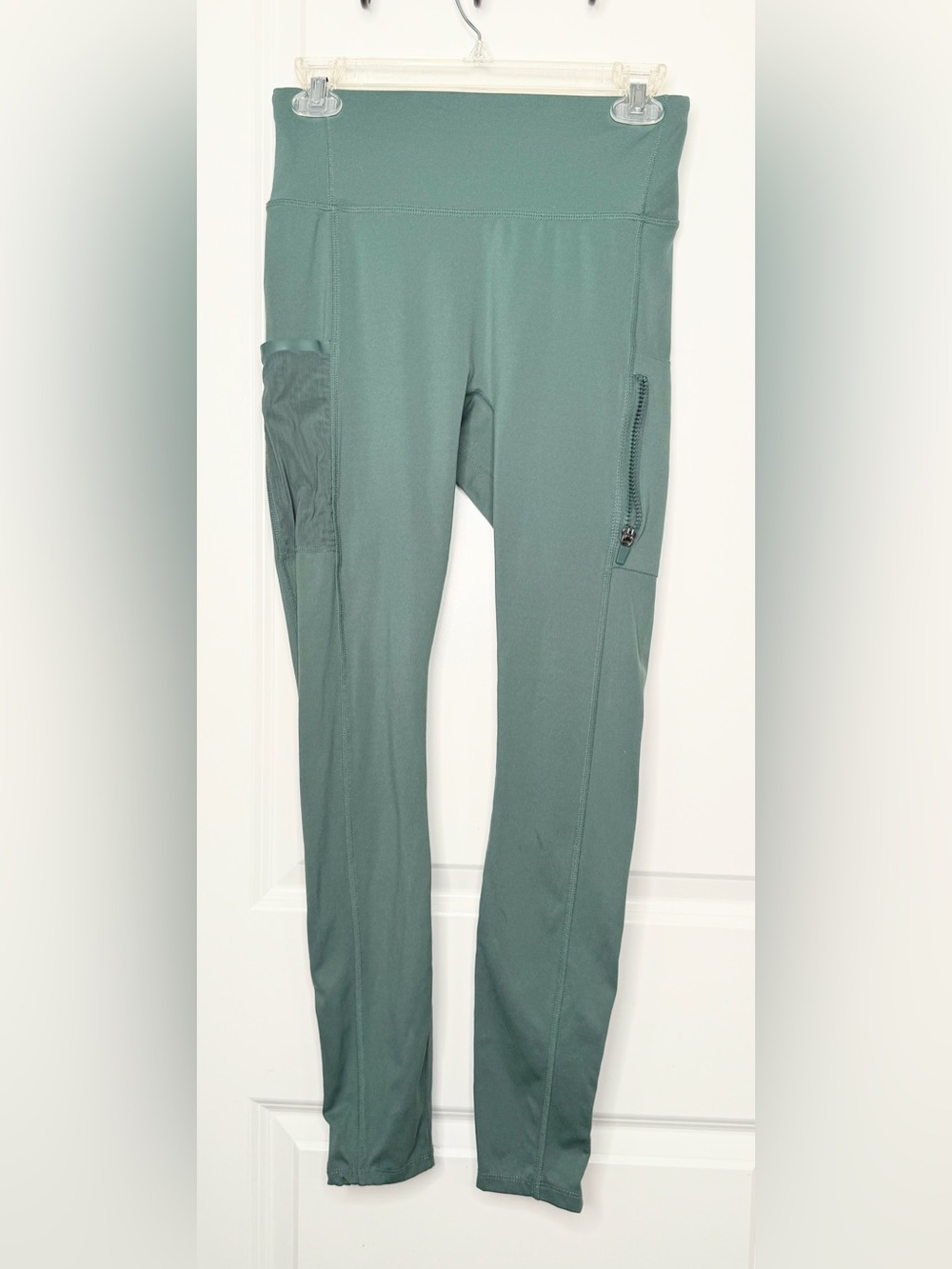 Fabletics Motion365 Leggings Womens M Green High Rise Cargo Pockets Ankle Zip
